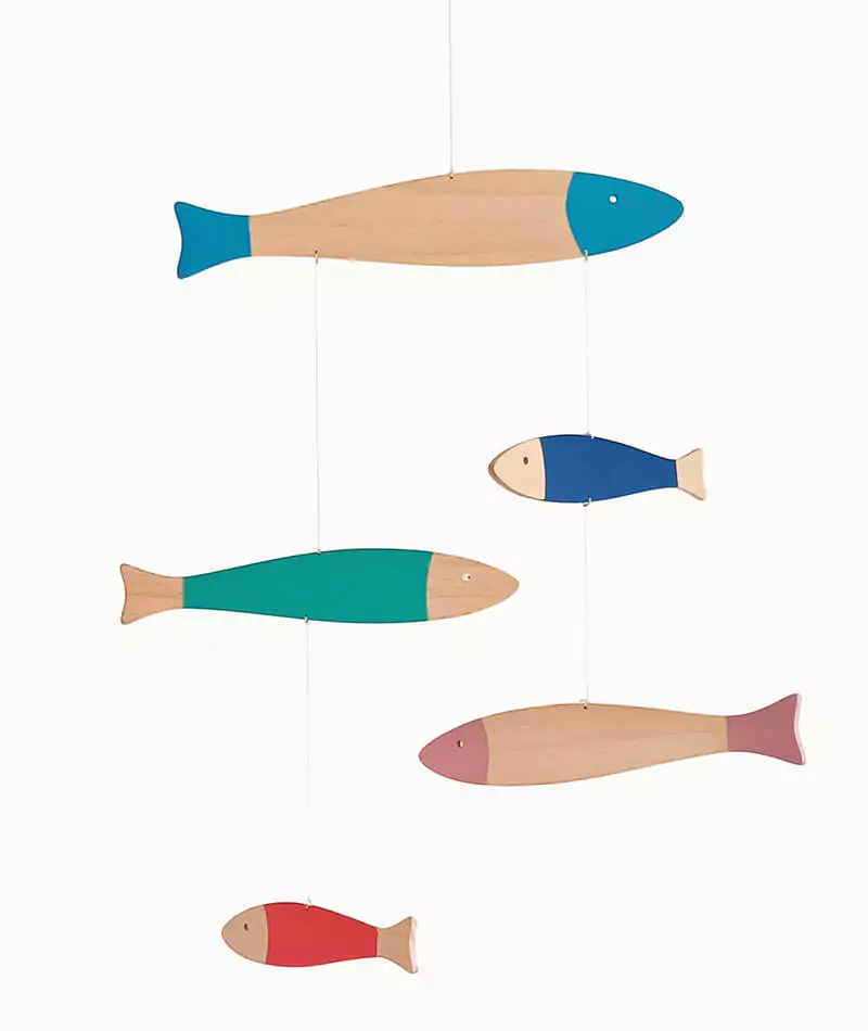 Móvil decorativo de madera hecho en Madrid